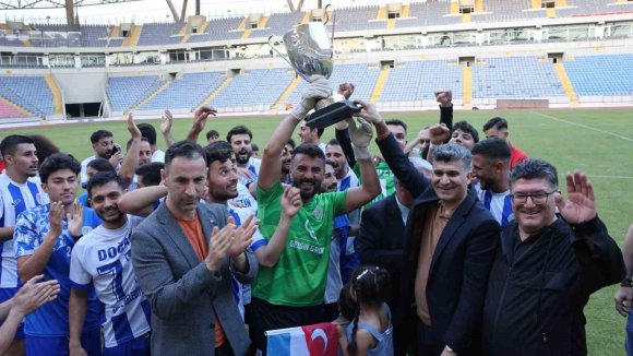 AKDENİZ BELEDİYE SPOR BAL’A YÜKSELDİ