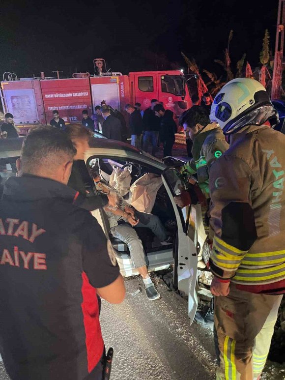 SAMANDAĞ’DA TRAFİK KAZASI : 6 YARALI