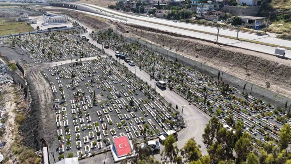 HATAY’DA DEPREM ŞEHİTLİĞİNDE BURUK KURBAN BAYRAMI