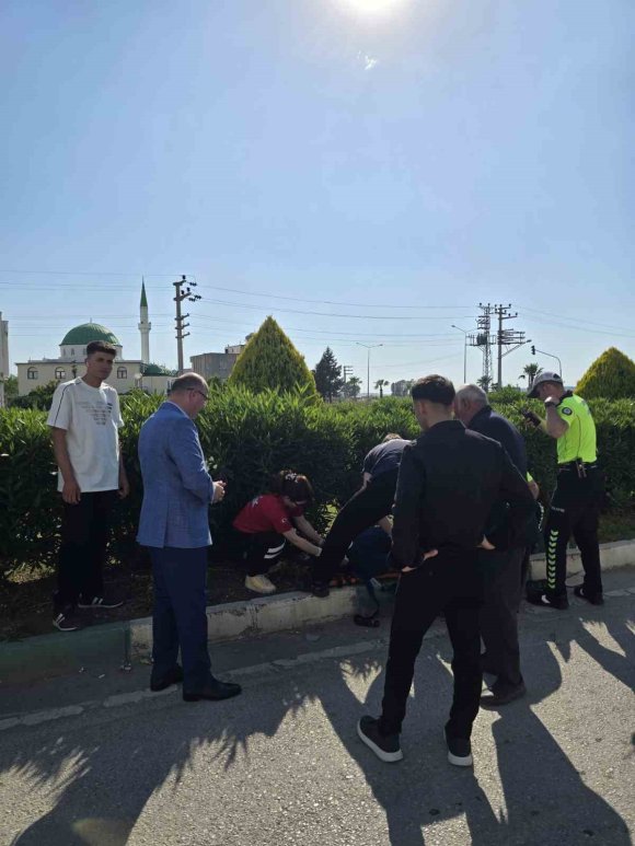 KAZA YAPAN GENCE İLK MÜDAHALEYİ VALİ SERDENGEÇTİ YAPTI