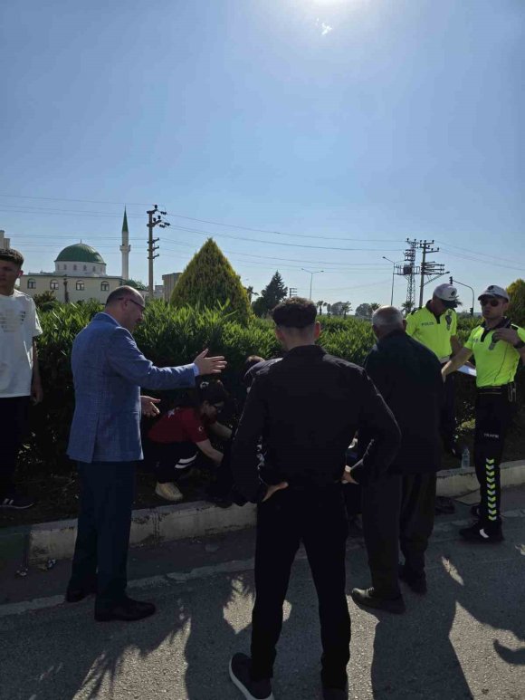 KAZA YAPAN GENCE İLK MÜDAHALEYİ VALİ SERDENGEÇTİ YAPTI