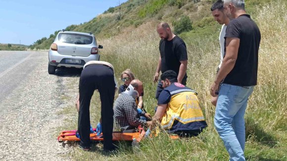 DEVRİLEN TRAKTÖRDEN KABİN SAYESİNDE YARALI KURTULDU
