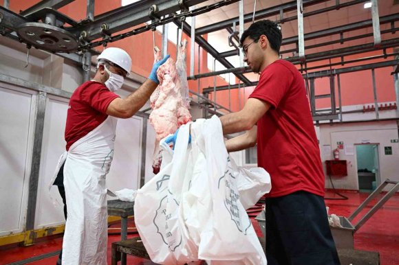 MERSİN BÜYÜKŞEHİR BELEDİYESİNİN KESİMHANELERİ VATANDAŞLARDAN TAM NOT ALDI