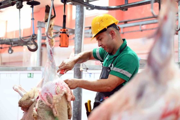 MERSİN BÜYÜKŞEHİR BELEDİYESİNİN KESİMHANELERİ VATANDAŞLARDAN TAM NOT ALDI