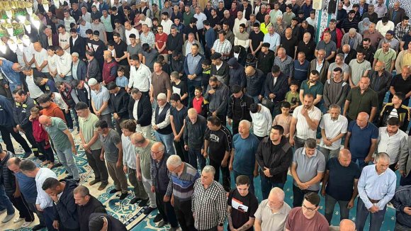 OSMANİYE’DE BAYRAM NAMAZINDA CAMİLER DOLDU, VATANDAŞLAR PROTOKOLLE BAYRAMLAŞTI