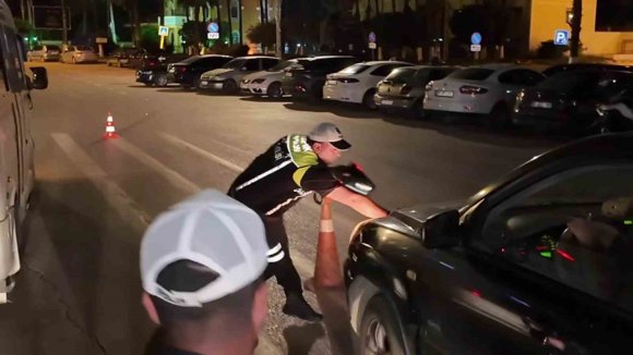 ‘ANKSİYETEM TUTTU’ DİYEREK POLİSTEN KAÇAN SÜRÜCÜ 557 BİN LİRA CEZA YEDİ