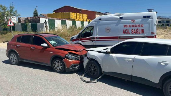 KAZA YAPAN KADIN SÜRÜCÜ HEM EHLİYETSİZ, HEM DE 2.79 PROMİL ALKOLLÜ ÇIKTI