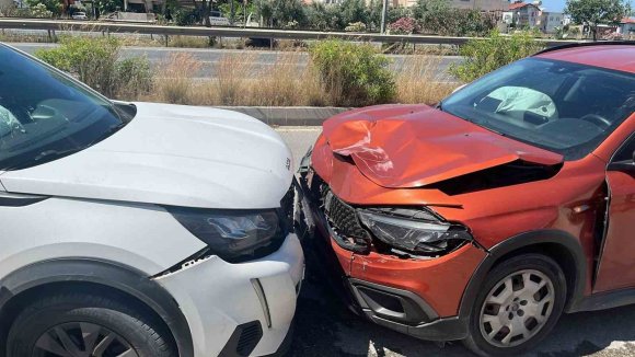 KAZA YAPAN KADIN SÜRÜCÜ HEM EHLİYETSİZ, HEM DE 2.79 PROMİL ALKOLLÜ ÇIKTI
