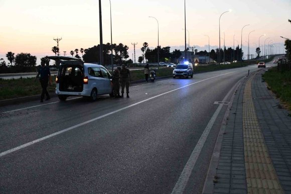 HATAY’DA KONTROLDEN ÇIKAN MOTOSİKLET DEVRİLDİ: 2 ÖLÜ