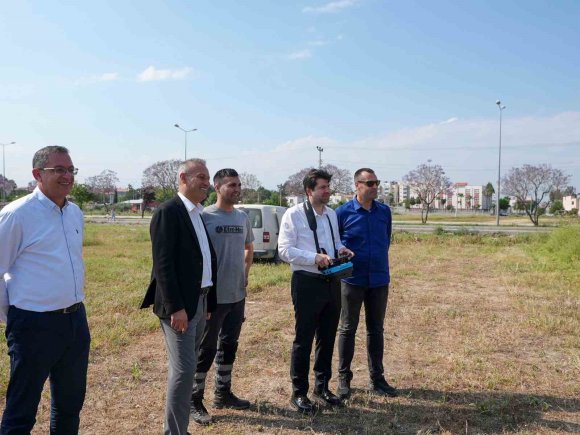 TARSUS’TA PARK VE BAHÇELER MÜDÜRLÜĞÜNE YENİ NESİL BİÇME MAKİNESİ