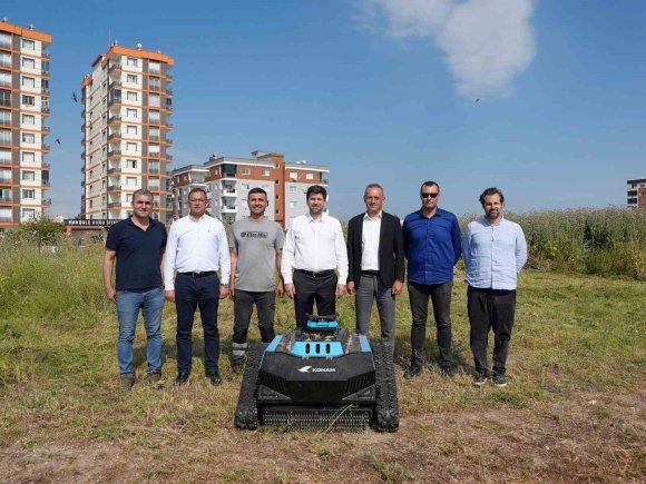 TARSUS’TA PARK VE BAHÇELER MÜDÜRLÜĞÜNE YENİ NESİL BİÇME MAKİNESİ