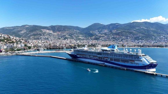 ALANYA’YA LÜKS KRUVAZİYER İLE BİN 767 TURİST GELDİ