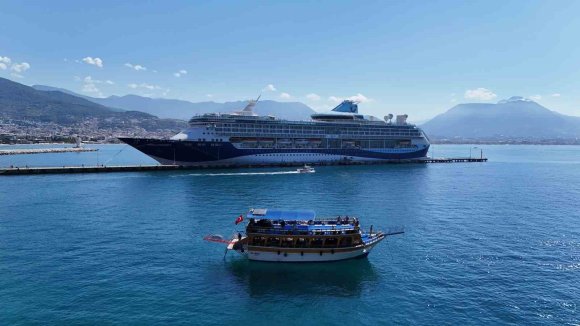 ALANYA’YA LÜKS KRUVAZİYER İLE BİN 767 TURİST GELDİ