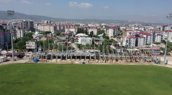 DEPREMDE HASAR ALAN 7 OCAK STADYUMU, YENİDEN YÜKSELİYOR