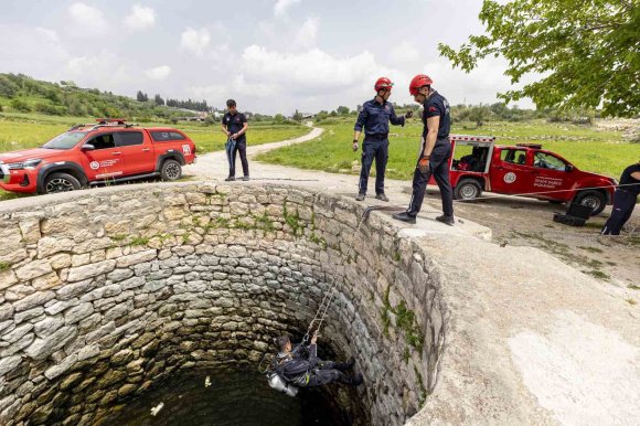 MERSİN İTFAİYESİNDEN BOĞULMA VAKALARINA KARŞI TATBİKAT