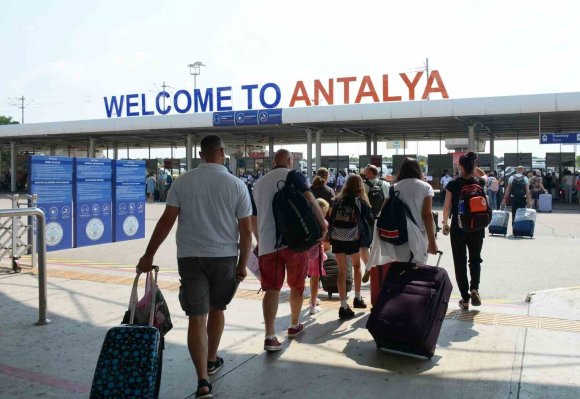 ANTALYA TURİZMDE DE BAYRAMI YAŞADI: YÜZDE 100 DOLULUK ORANINA ULAŞILDI