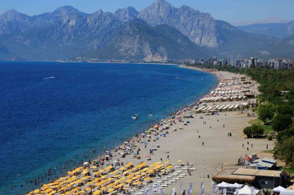 ANTALYA TURİZMDE DE BAYRAMI YAŞADI: YÜZDE 100 DOLULUK ORANINA ULAŞILDI