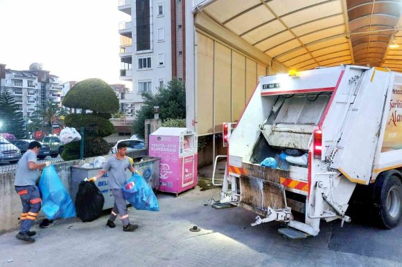 ALANYA’DA BAYRAMDA 9 GÜNDE 10 BİN 578 TON ATIK TOPLANDI