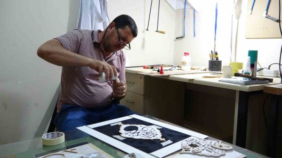 KIZININ OKUL ÖDEVİYLE BAŞLADI, SANATIN USTASI OLDU