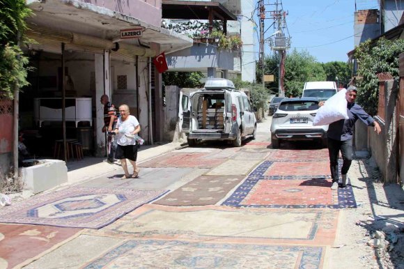 MAHALLELİNİN TOZ İSYANI: YAPILMAYAN YOLA HALI SERDİLER