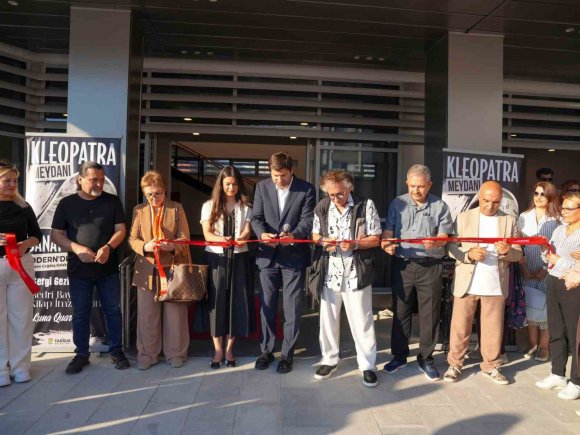 TARSUS’TA TARİH VE SANATIN BULUŞMA NOKTASI KLEOPATRA MEYDANI AÇILDI
