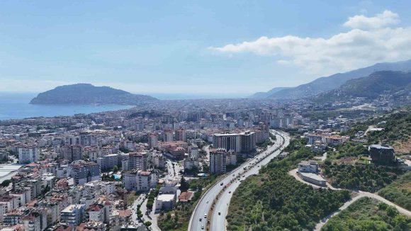 24 İLÇEDE NÜFUSUYLA İLK SIRADA OLAN ALANYA İLÇESİNDE İL OLMA BEKLENTİSİ
