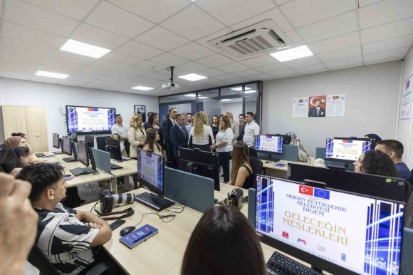 MERSİN’DE GENÇLERİ GELECEĞİN MESLEKLERİNE HAZIRLAYACAK MERKEZ AÇILDI