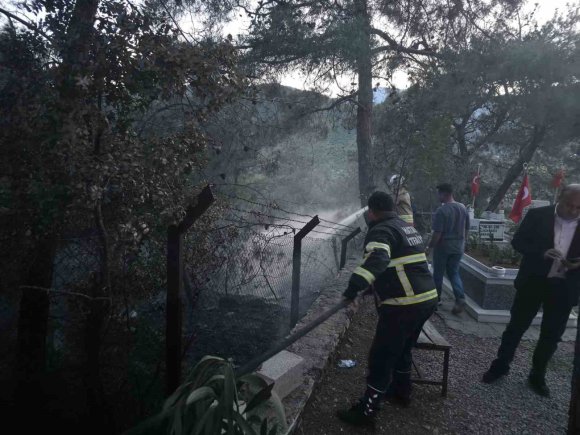 HASSA’DA ÇAMLIK ALAN YANGINI