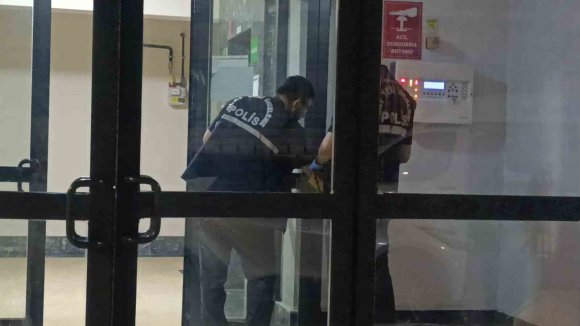 KAYINPEDERİ TARAFINDAN BIÇAKLANAN DAMAT HAYATINI KAYBETTİ