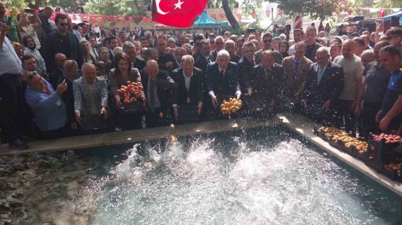 MUT’TA 64. KARACAOĞLAN VE KAYISI FESTİVALİ COŞKUYLA BAŞLADI