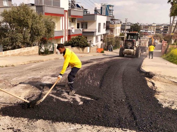YIPRANAN YOLLAR YENİLENİYOR, TARSUS’TA ULAŞIM KONFORU ARTIYOR
