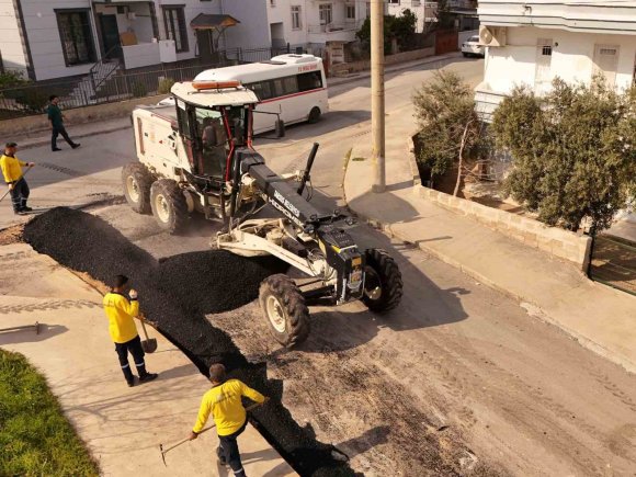 YIPRANAN YOLLAR YENİLENİYOR, TARSUS’TA ULAŞIM KONFORU ARTIYOR