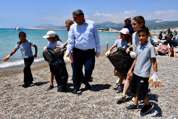 DÜNYA ÇEVRE GÜNÜ’NDE SİLİFKE SAHİLİ’NDE TEMİZLİK