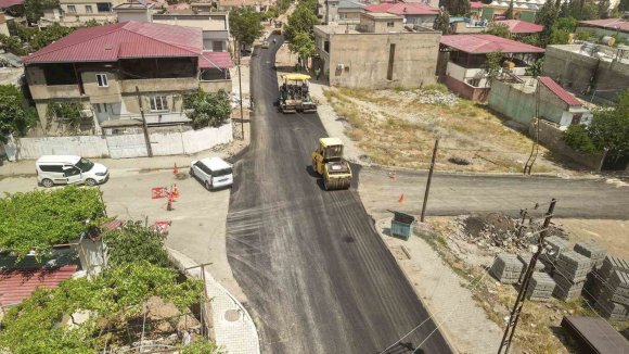 KAHRAMANMARAŞ’TA ASFALT MESAİSİ SÜRÜYOR