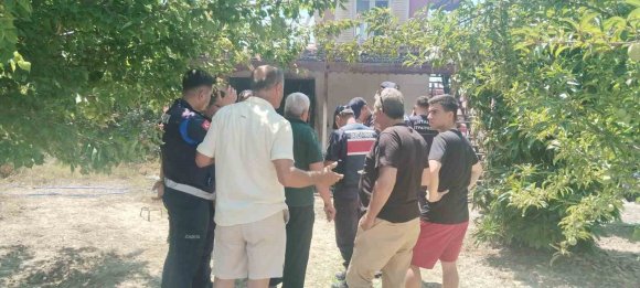 TARLADAKİ EVDE ÇIKAN YANGIN İTFAİYE EKİPLERİNCE SÖNDÜRÜLDÜ