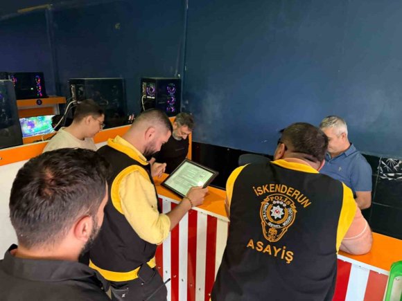 İSKENDERUN’DA İNTERNET KAFE VE OYUN SALONLARI DENETLENDİ