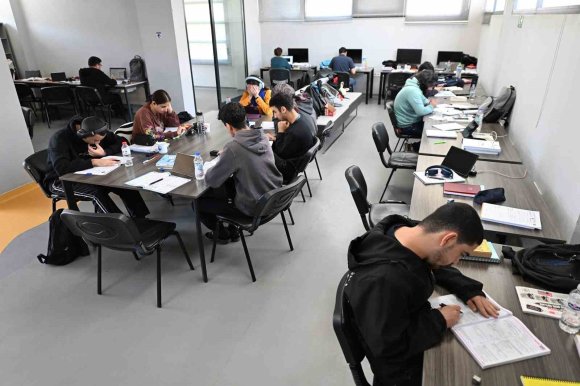 MERSİN’DE OKUMA SALONLARI ÖĞRENCİLERİN İKİNCİ ADRESİ OLDU