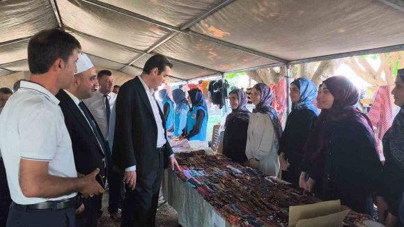 BOZYAZI’DA KUR’AN KURSU ÖĞRENCİLERİ İÇİN HAYIR ÇARŞISI AÇILDI