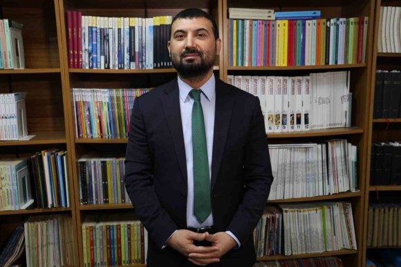 DOÇ. DR. AKINCI: "BARIŞIN ÖNÜNDEKİ ENGEL İSRAİL OLABİLİR"