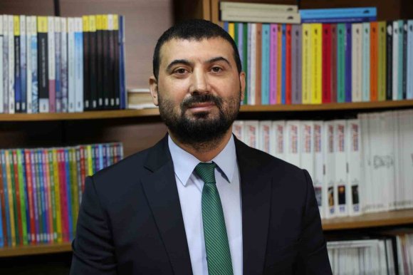 DOÇ. DR. AKINCI: "BARIŞIN ÖNÜNDEKİ ENGEL İSRAİL OLABİLİR"