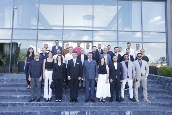 GENÇ İŞ DÜNYASINDA ÖRNEK İŞ BİRLİĞİ