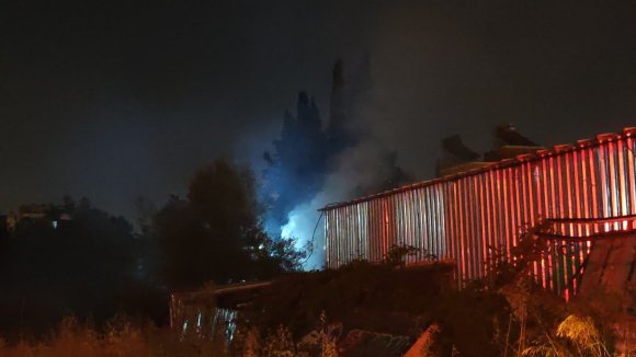 SERAMİK PARÇALARI SATILAN İŞ YERİNDE YANGIN