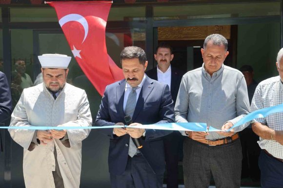 DEPREMİN ARDINDAN İNŞA EDİLEN 130’UNCU CAMİ DUALARLA İBADETE AÇILDI