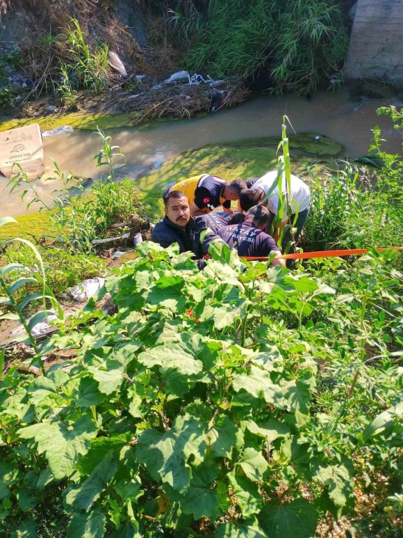 ANTAKYA’DA DEREYE UÇAN MOTOSİKLETİN SÜRÜCÜSÜ YARALANDI