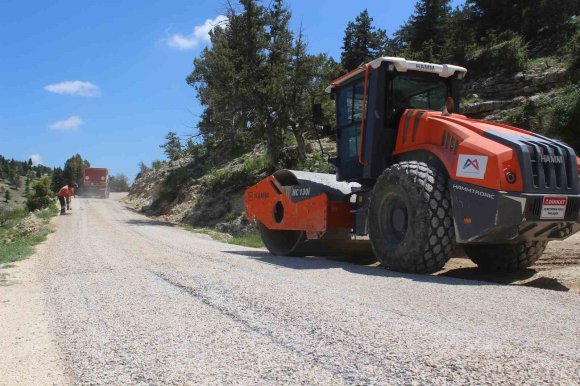 MERSİN’DE KIRSAL ULAŞIMI RAHATLATAN ASFALT ÇALIŞMASI TAMAMLANDI