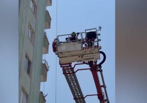 MERSİN’DE İSKELEDE MAHSUR KALAN 3 İŞÇİ KURTARILDI