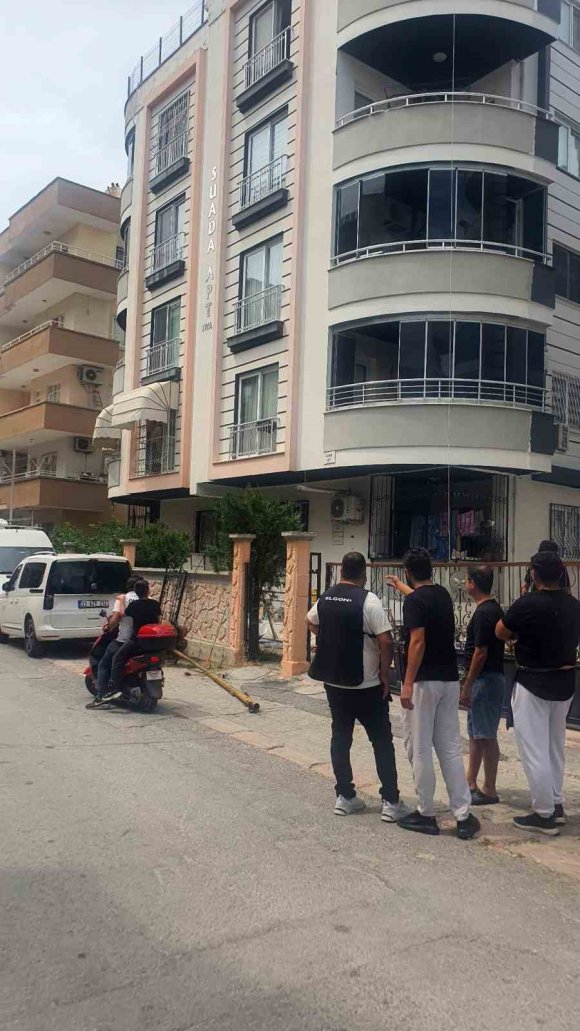 TARSUS’TA HALAT KOPTU, 2 İŞÇİ YARALANDI