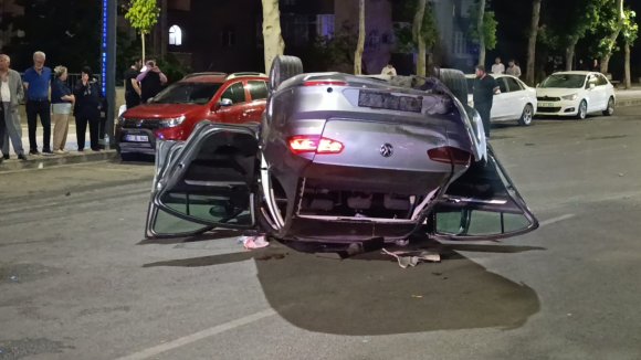 KAHRAMANMARAŞ’TA TRAFİKTE YARIŞ KAZAYLA BİTTİ: 5 YARALI
