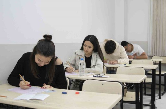 MERSİN’DE UZMANLARDAN YKS ADAYLARINA ÖNEMLİ ÖNERİLER