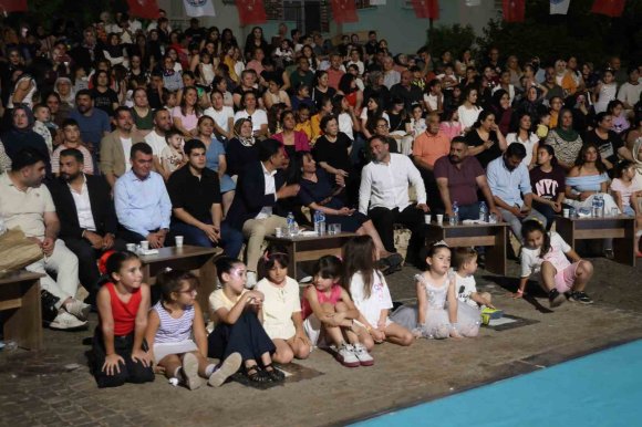 KOZANLI GENÇLERİN SANAT GÖSTERİSİ İZLEYİCİLERDEN TAM NOT ALDI